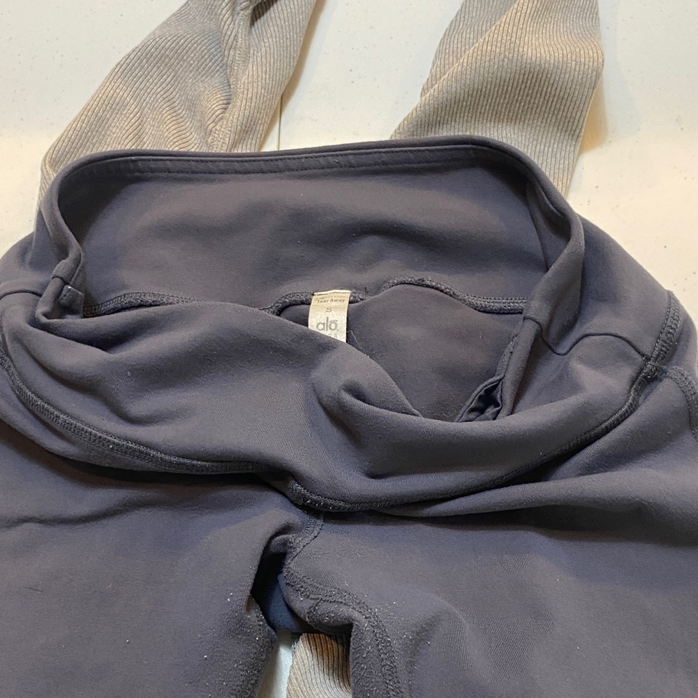 ALO Yoga Charcoal Leggings gathered inseam size s